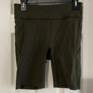 Lululemon bike shorts in green with side details